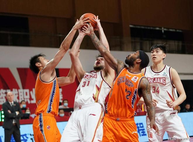 了他在这三 了他在这三